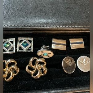 Four pair vintage cufflinks, and one tie pin